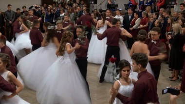 Ples ZŠ Moravský Písek 2.2.2019-Polonéza